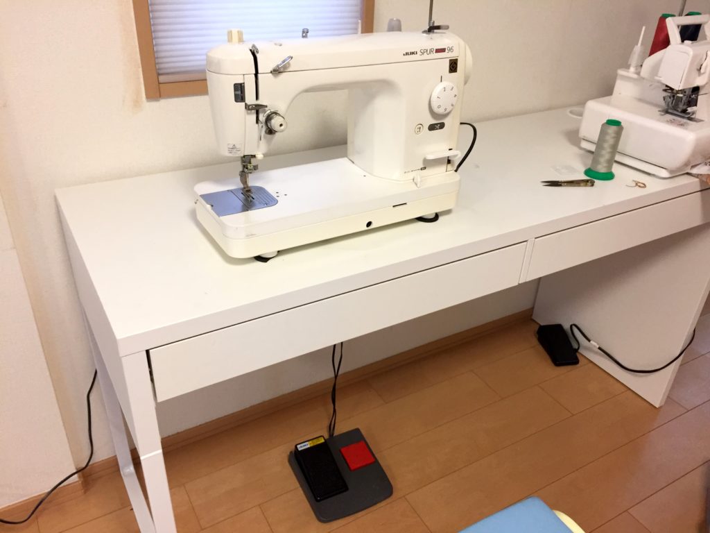 職業用ミシン導入したよ 針板を外す時など、狭いところで便利な ...