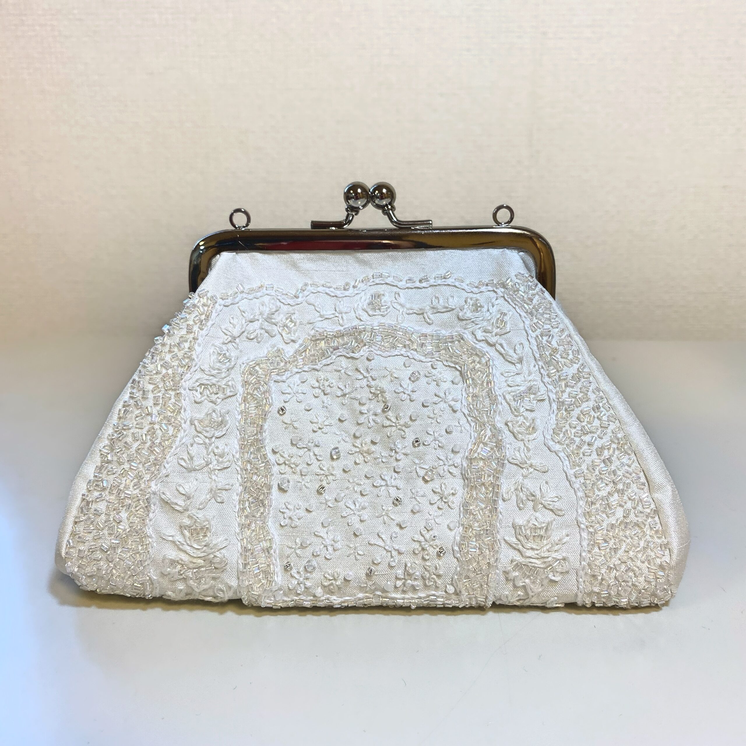 ビーズ刺繍がま口バッグ完成☆底にも刺しゅう | COUTURE MAISON YURI